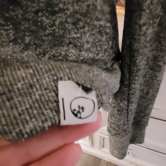 #064 Ten Tree Apparel Cropped Off shoulder Sweatshirt - Picture 3 of 3